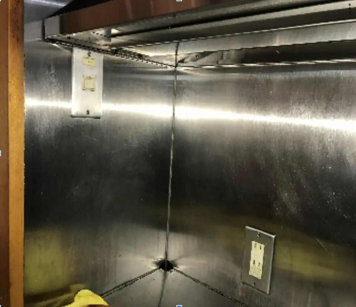 [洗浄後のキレイなレンジフードの画像_2]