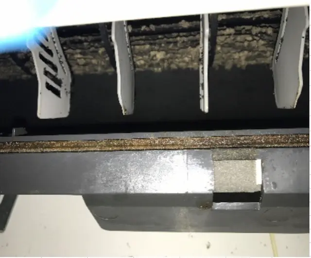 [洗浄前のファンの画像]