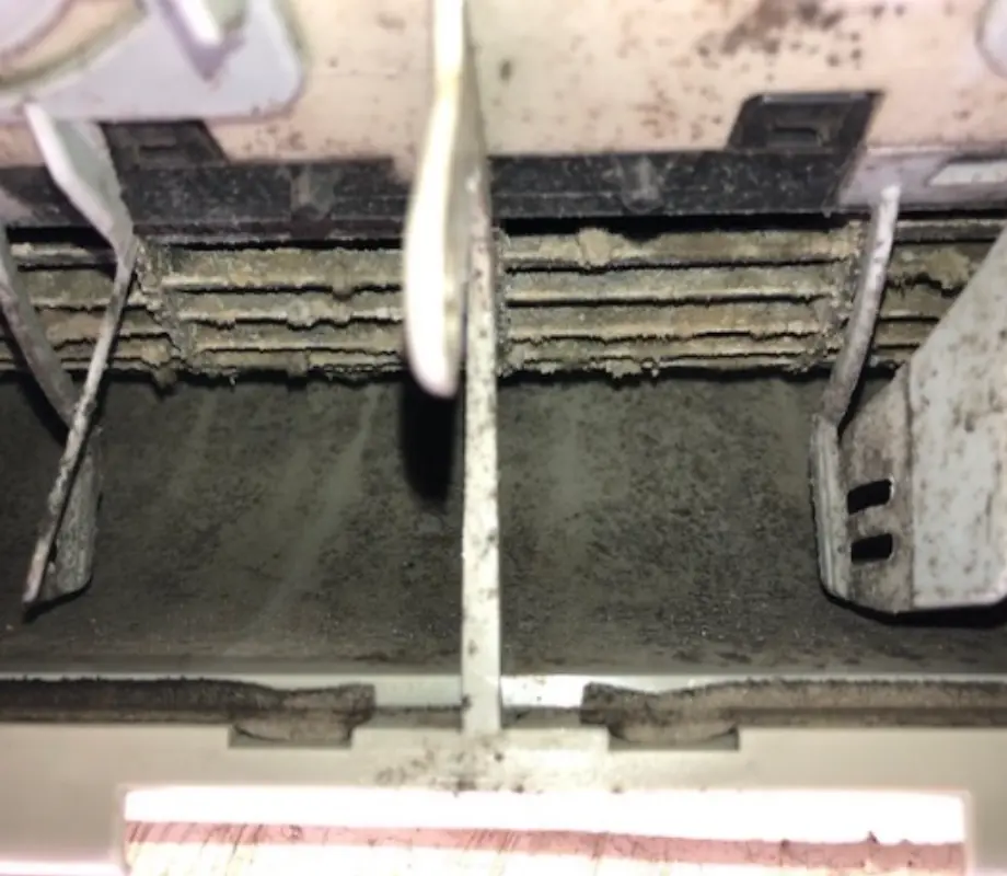 [洗浄前のファンの画像]